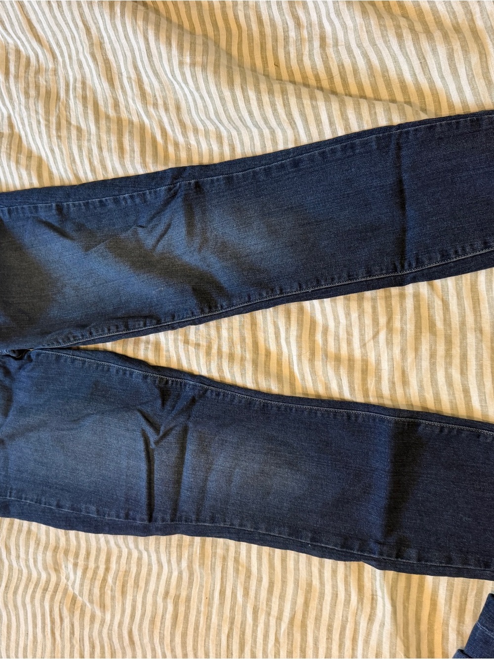 PAIGE Women's Skinny Jeans in Dark Blue Wash - size 29